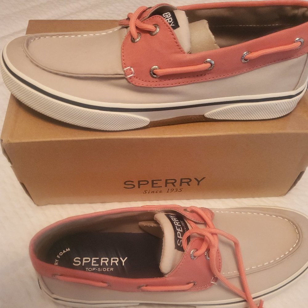 SPERRY Boat Shoe in Khaki/ Millennium Pink